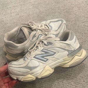 New Balance Women's Sneakers - Cream grey light blue sea salt 9060 Sz 7